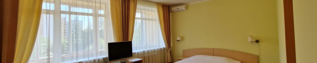 Номер комфорт улучшенный с 1 двуспальной кроватью в Шифалы