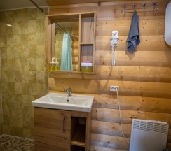 Домик на берегу озера в Огни Имандры