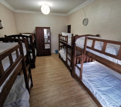 Кровать в общем номере в Rose House