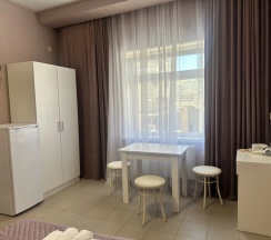Двухместный номер with chair bed Улучшенный с видом на город двуспальная кровать в Дивноморское Рандеву