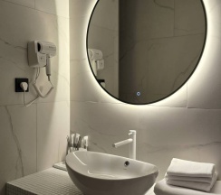 Джуниор сюит (Junior Suite) с двуспальной кроватью (2 этаж) в Бира