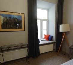 Улучшенная гостевая комната с гостиной вид во двор в На Невском