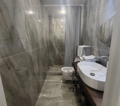 Дизайнерский номер категории «Премиум Студия» в Владимирский