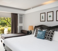 Двухместный номер Deluxe Terrace Garden Access с балконом двуспальная кровать в Thavorn Palm Beach Resort Phuket