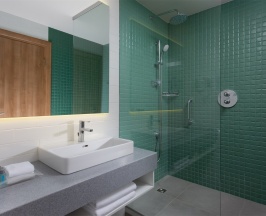 Делюкс с 1 кроватью queen-size (160*200) в Holiday Inn Perm