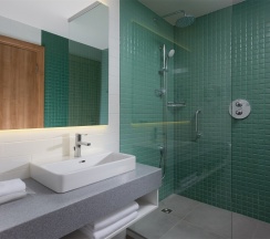 Делюкс с 1 кроватью queen-size (160*200) в Holiday Inn Perm