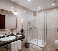 Номер Джуниор Сюит в Ring Premier Hotel