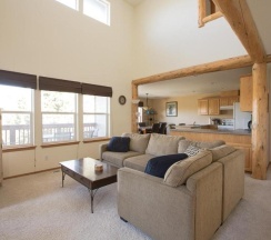 Апартаменты с 4 комнатами в Quiet River *30 Day Minimum 4 Bedroom Townhouse by RedAwning