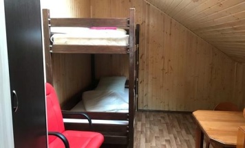 Номер стандарт с 1 двухъярусной кроватью и 1 односпальной кроватью (мансарда) в Центральная