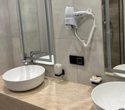 Двухместный номер Семейный с 2 комнатами с красивым видом из окна двуспальная кровать в Изумруд