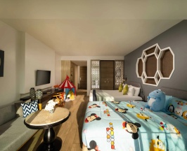 Четырёхместный семейный номер Premier с балконом и с видом на море в Avista Grande Phuket Karon - MGallery