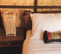 Коттедж с красивым видом из окна в Azalea Village Wellness Resort