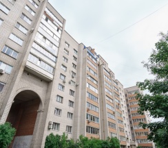 Двухместные апартаменты с 2 комнатами с балконом (двуспальная кровать) в Квартира Уютная 2-х Комнатная с Новым Ремонтом