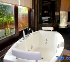Бунгало Luxury с видом на сад в Poshanu Resort