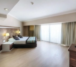 Двухместный номер Standard с балконом 2 отдельные кровати в Отель Royal Towers Kiris