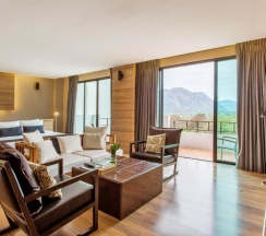 Люкс с видом на горы в The Greenery Resort Khao Yai