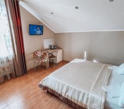 Первая категория (мансарда, вид на озеро) в Вилла Вальмонт