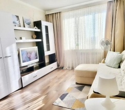 Апартаменты c 1 комнатой с балконом в Апартаменты Светлая Квартира с Видом на Город
