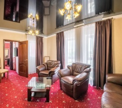 Двухместный люкс с балконом (двуспальная кровать) в Red hotel