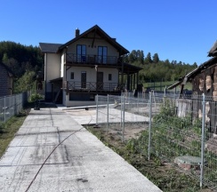 Коттедж Superior с балконом и с красивым видом из окна в Горки