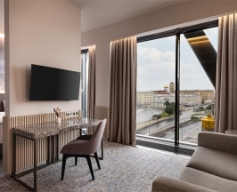 Люкс с видом на Арбат с одной большой кроватью в Cosmos Selection Moscow Arbat