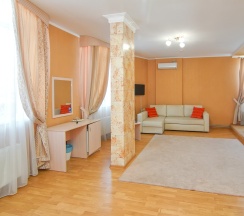 Люкс с видом на город в Ирис