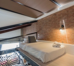 Одноместные апартаменты с 2 комнатами двуспальная кровать в YOLO Bangkok Boutique Hotel
