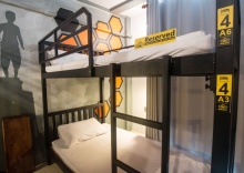 Кровать в общем номере в Beehive Phuket Old Town - Hostel