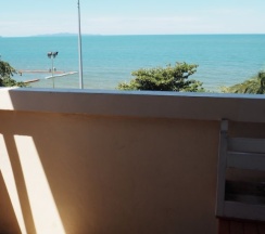 Номер Superior с балконом и с видом на море в Wilai Guesthouse