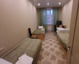 Трехместный стандартный номер с 3-я односпальными кроватями в Гостиный двор