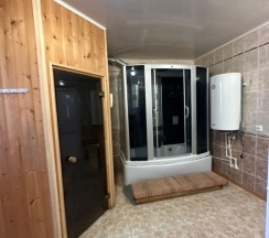 Шестиместный семейный коттедж с балконом в Малахит