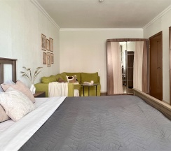 "Pistachio Flat" Однокомнатная квартира (Метро Ленинский проспект/Автово, 10 минут на транспорте) в Rauktis apartments