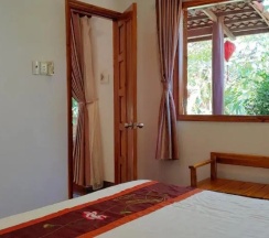 Бунгало c 1 комнатой с видом на сад в Hong Bin Bungalow Resort