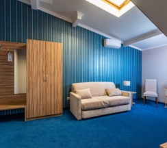 Двухкомнатный семейный "Мансарда" в Blue Marlin Hotel