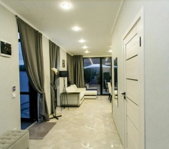 Четырёхместные апартаменты Дуплекс с красивым видом из окна в Валентина