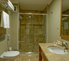 Двухместный номер Standard с балконом двуспальная кровать в Grand Nur Plaza