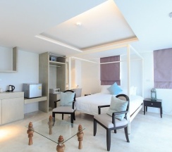 Двухместный люкс с балконом двуспальная кровать в De Pastel Hotel