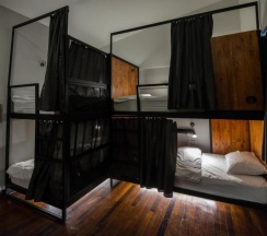 Кровать в общем номере в 4Share Hostel - Adults Only