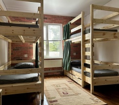 Кровать в 1-местном общем женском номере в Greenwall