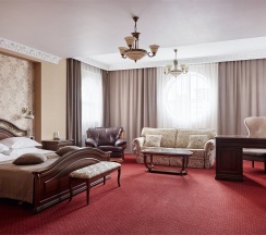 Джуниор Сюит в Европа