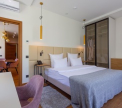Апартаменты Comfort с 2 комнатами с балконом и с красивым видом из окна в Premium Village Arkhyz