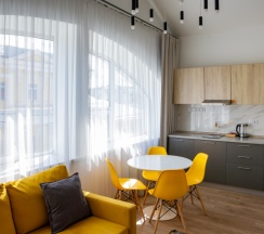 Двухуровневый люкс в Кarl House