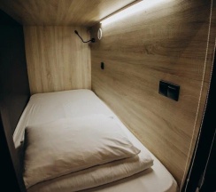 Кровать в 8-местном общем номере (без окна) в Dream hostel