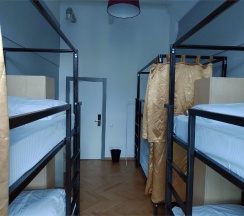 Нижнее место в мужском 6ти местном номере №405 в Bla Bla Hostel
