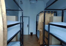 Нижнее место в мужском 6ти местном номере №405 в Bla Bla Hostel