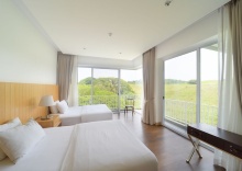 Люкс с балконом и с видом на воду в The Gallery Khao Yai Hotel and Residence