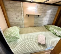 Общий 7-местный номер для мужчин и женщин с удобствами на этаже в Rest Home