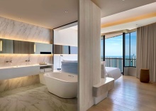 Двухместный семейный Ocean Suite двуспальная кровать в Hilton Pattaya