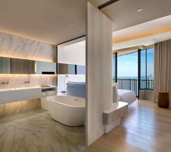 Двухместный семейный Ocean Suite двуспальная кровать в Hilton Pattaya