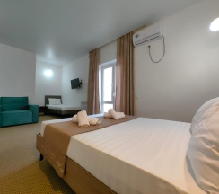 Стандартный четырехместный номер в Белое солнце